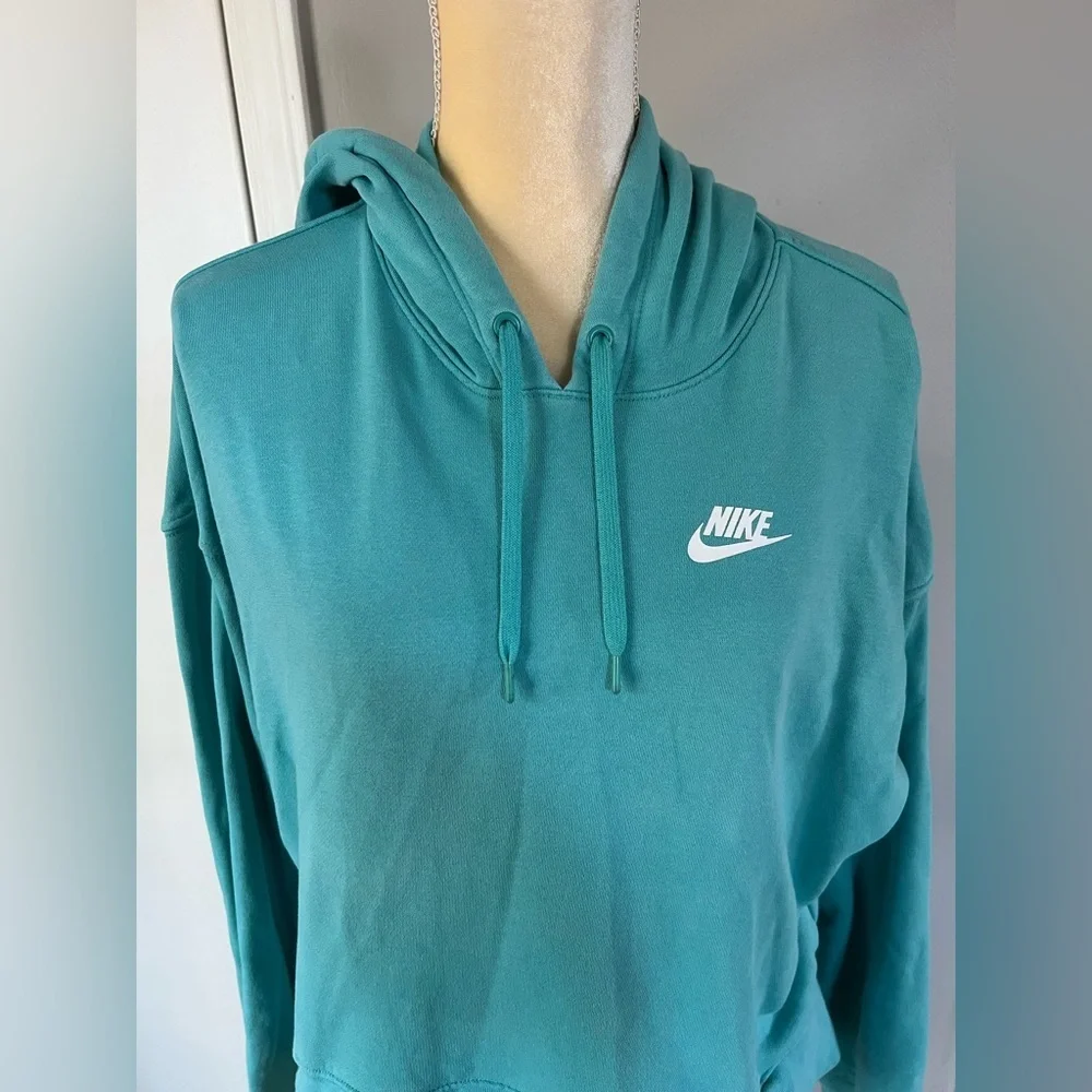 Nike Woman’s Teal Lightweight Pullover Athletic Hoodie Size Small